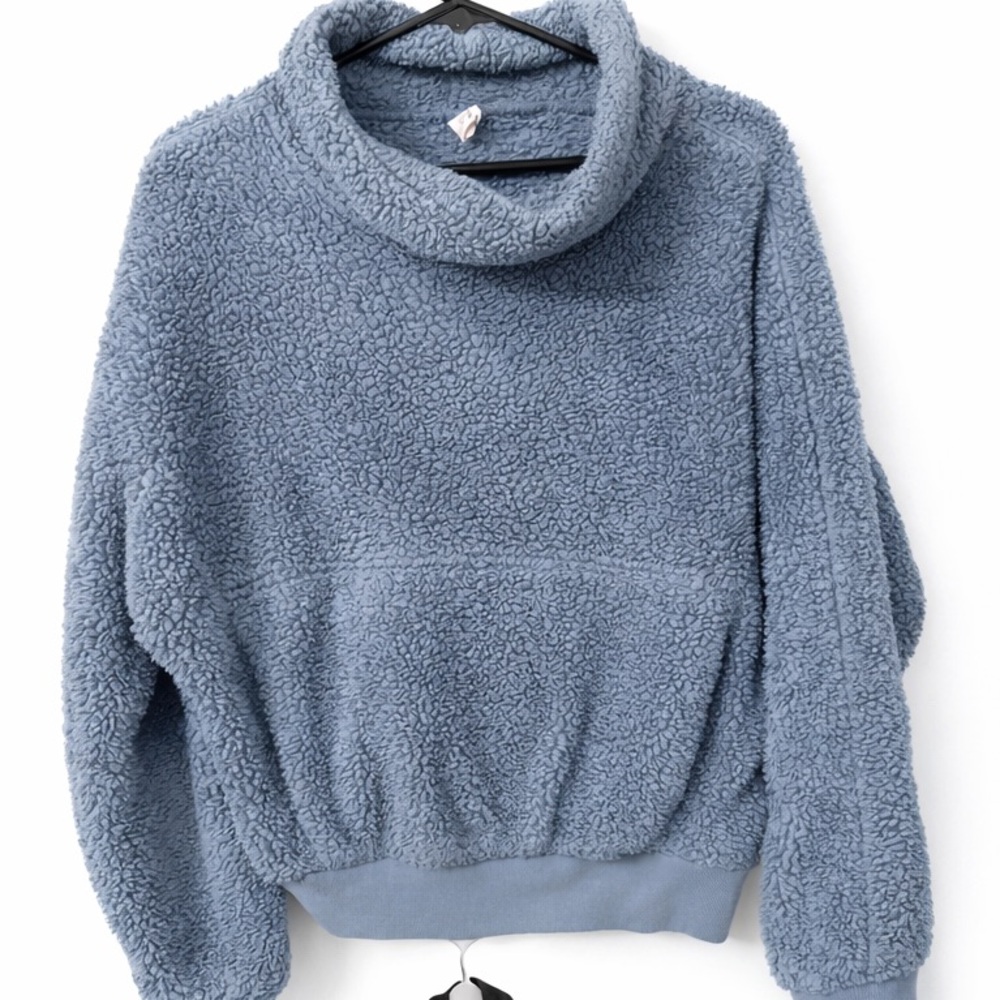 Athletic medium Collection Cozy Gray Sherpa Pullover - Picture 1 of 6